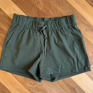 Lululemon (6) OTF shorts